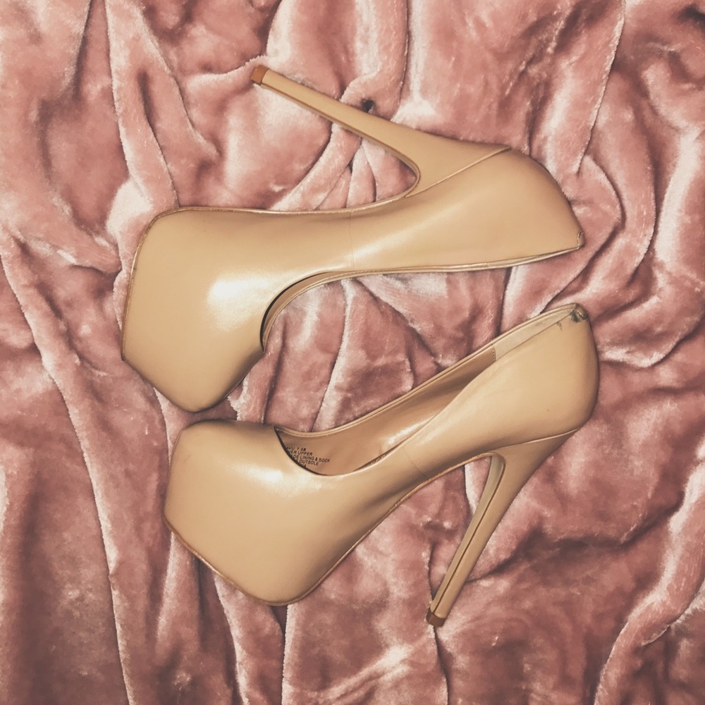 Steve Madden Rare Blush Leather DEJAVU Pumps